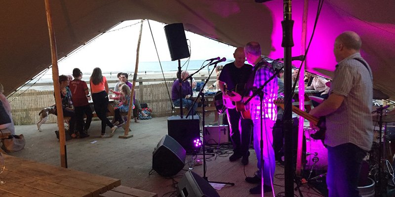 Harry's Shack, Portstewart Strand - fine dining and music in the summer